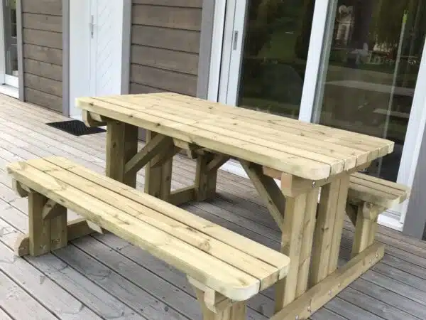 Walk in Picnic Table