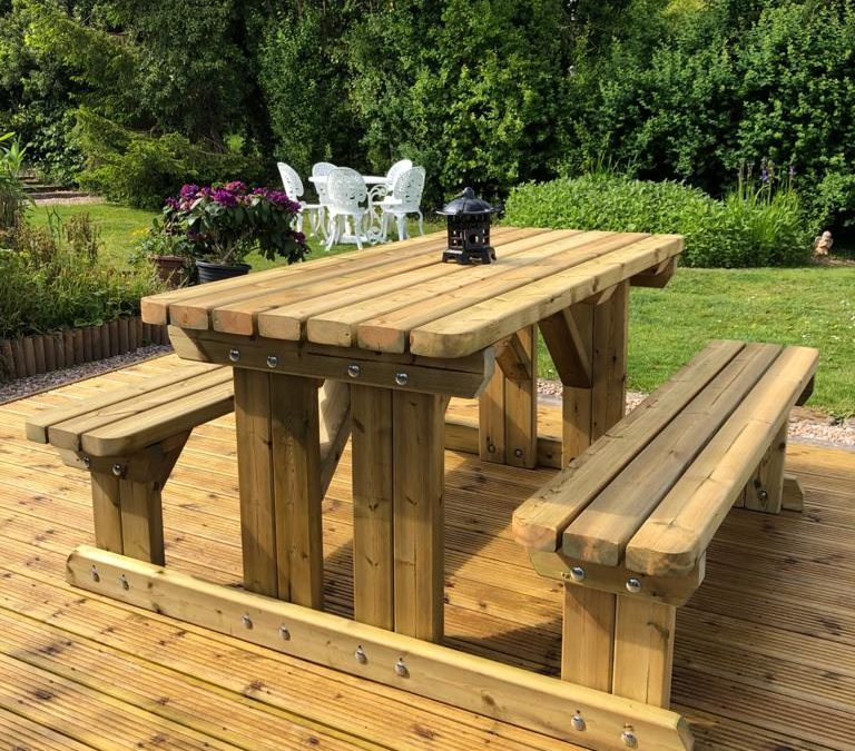 Hire Our Wooden Garden Furniture For Your Shop Displays