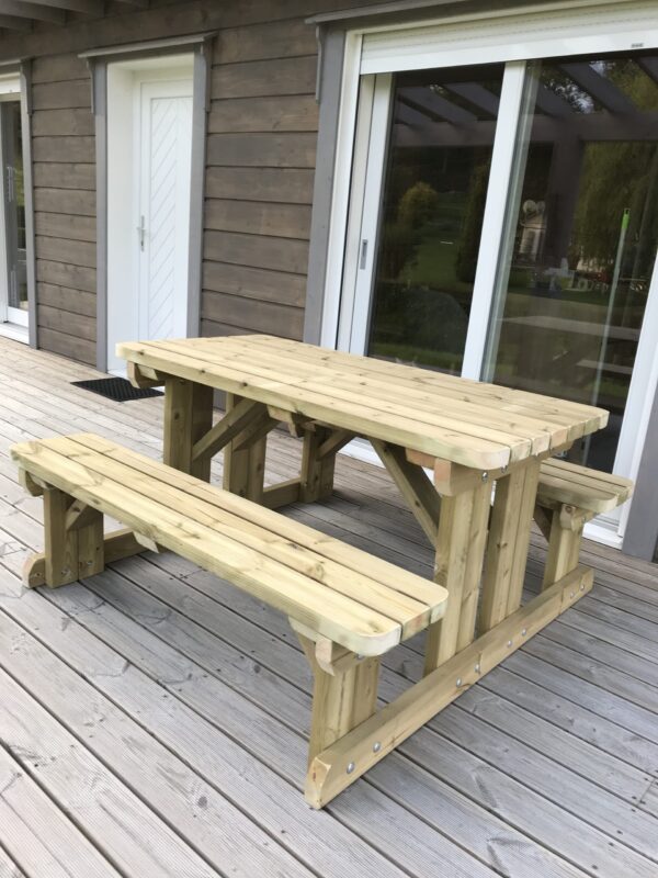 Walk in Picnic Table