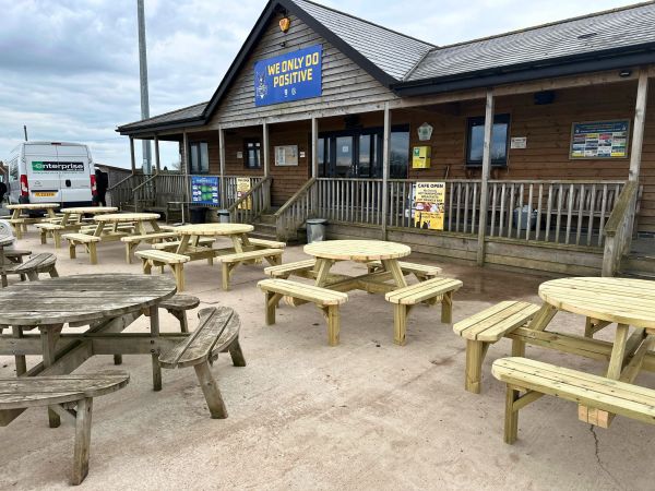 Handmade 8-Seater Round Picnic Table - Image 8